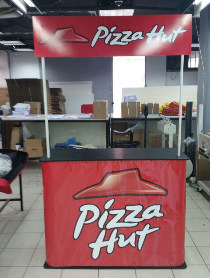 דלפק לתערוכה פאסט אפ מלבני עם שלט עליון