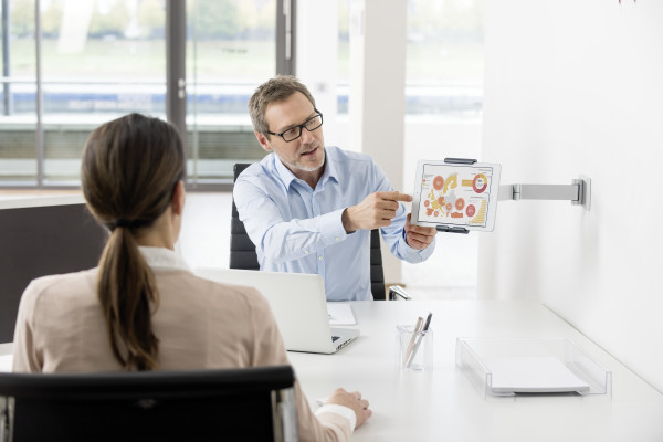 מחזיק אייפד / טאבלט לקיר עם זרוע